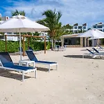 Beachfront Condo With Hot Tub